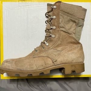 Belleville combat boots. Tan. Men’s size 7. Like new. Long life ahead of them.